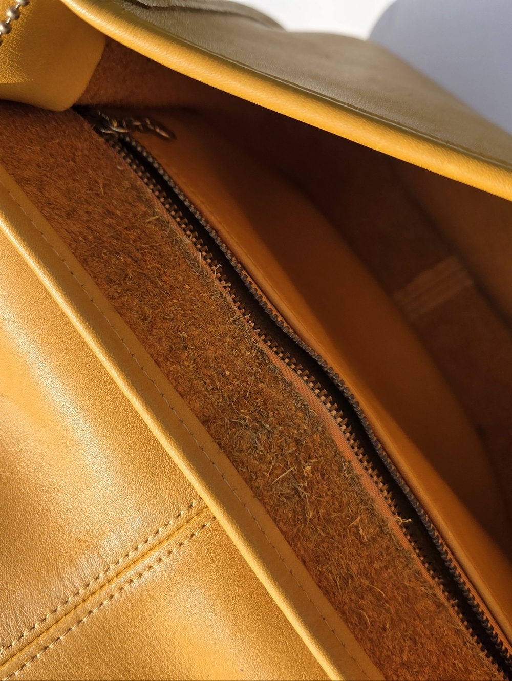 Coach Ergo 9034 1990s Yellow Glove Tanned Leather - Picture 4 of 16